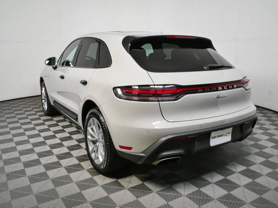 2022 Porsche Macan - Image 3 of 5