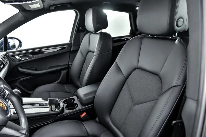 2022 Porsche Macan - Image 20 of 21