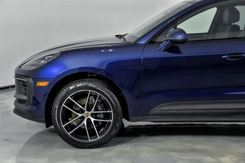 2022 Porsche Macan - Image 6 of 12