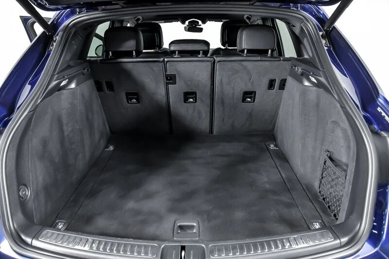 2022 Porsche Macan - Image 15 of 21