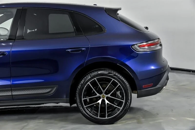2022 Porsche Macan - Image 8 of 12