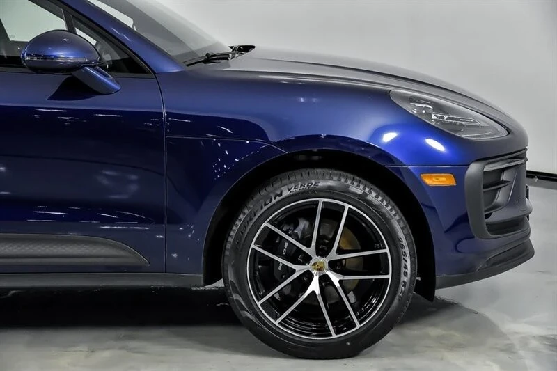 2022 Porsche Macan - Image 14 of 21