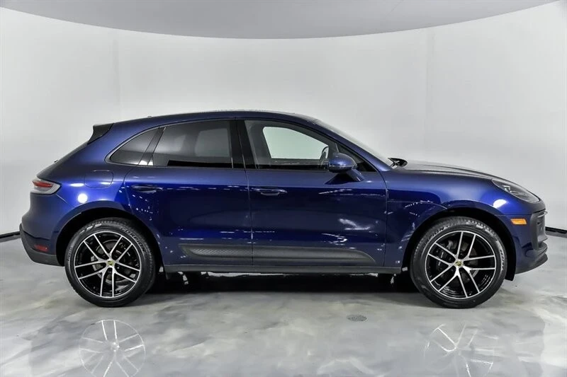 2022 Porsche Macan - Image 13 of 21