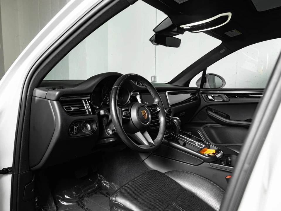 2022 Porsche Macan - Image 4 of 5