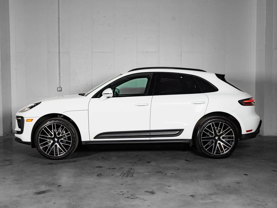 2022 Porsche Macan - Image 2 of 5