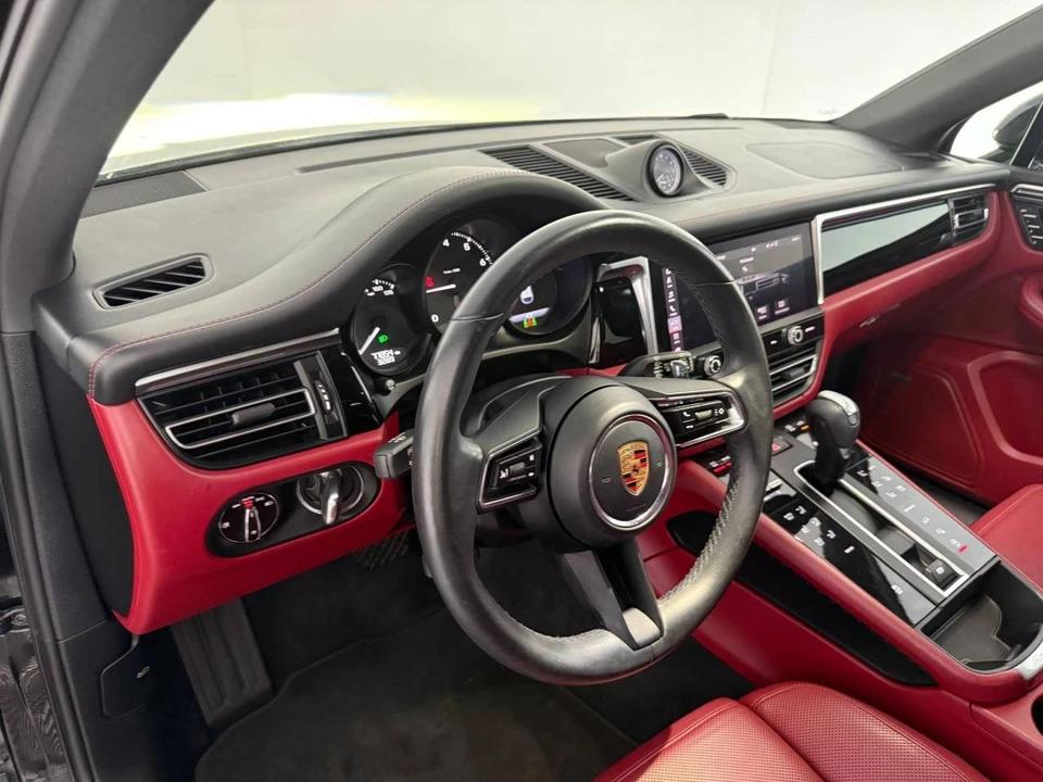 2022 Porsche Macan - Image 4 of 5