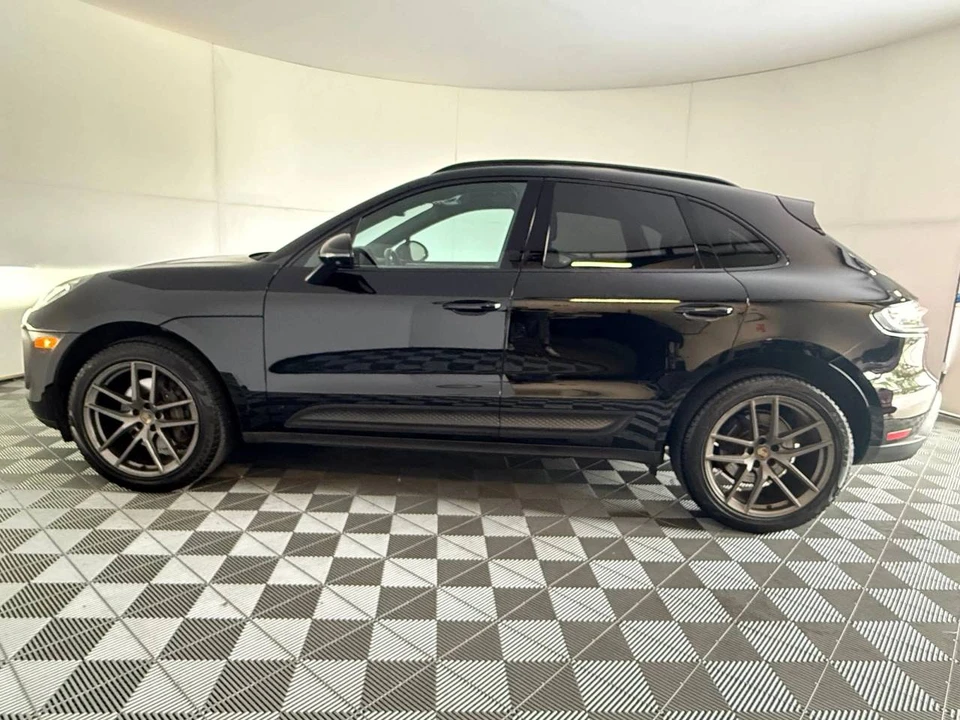 2022 Porsche Macan - Image 2 of 5