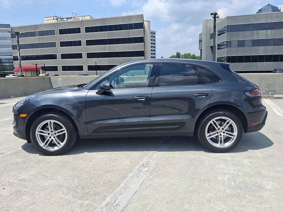 2022 Porsche Macan - Image 2 of 5