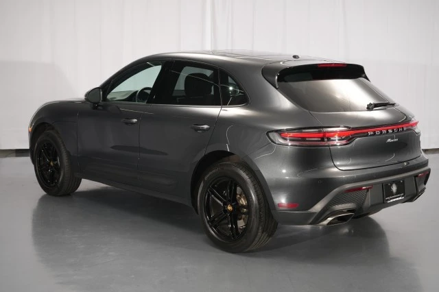 2022 Porsche Macan - Image 16 of 31