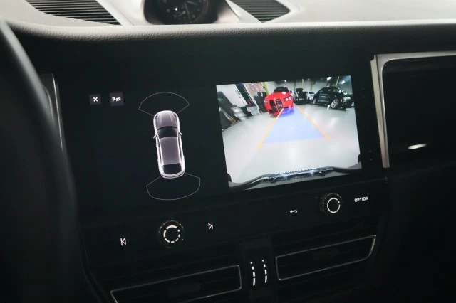 2022 Porsche Macan - Image 19 of 31