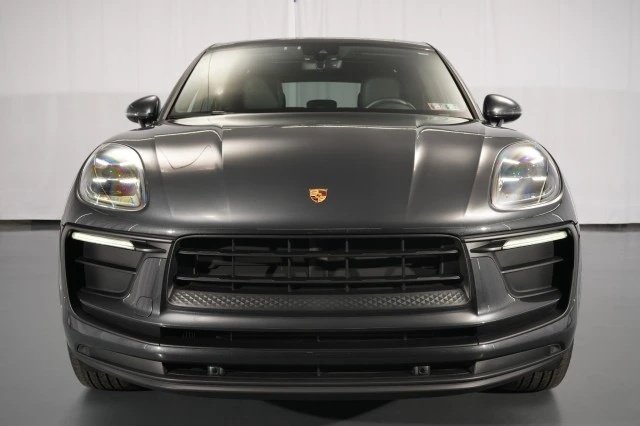 2022 Porsche Macan - Image 5 of 31