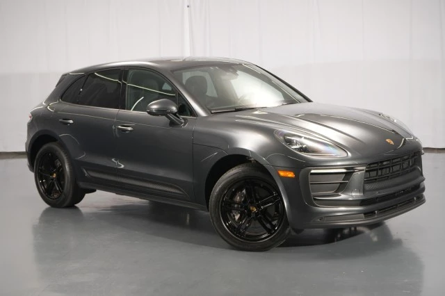 2022 Porsche Macan - Image 7 of 31