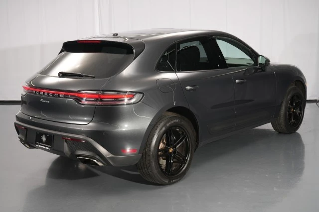 2022 Porsche Macan - Image 11 of 31