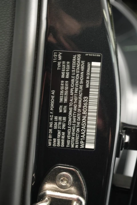 2022 Porsche Macan - Image 20 of 31