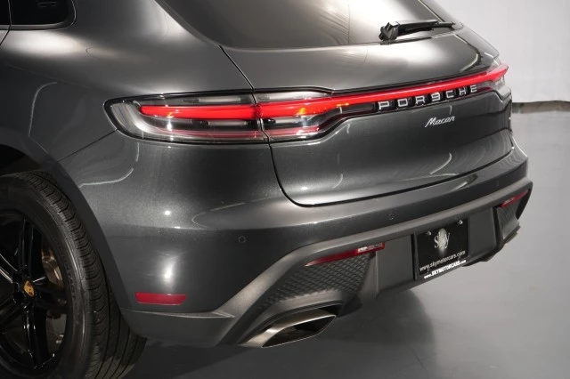 2022 Porsche Macan - Image 15 of 31