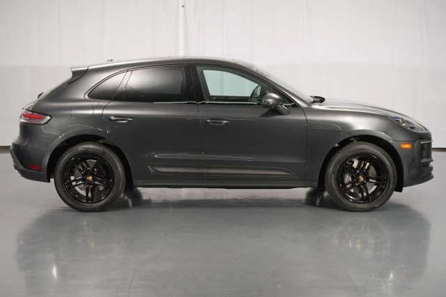 2022 Porsche Macan - Image 9 of 31