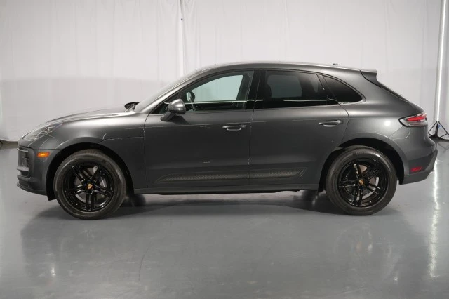 2022 Porsche Macan - Image 2 of 31