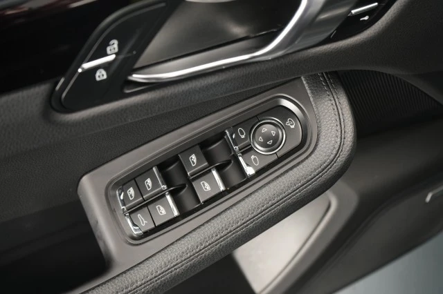 2022 Porsche Macan - Image 26 of 31