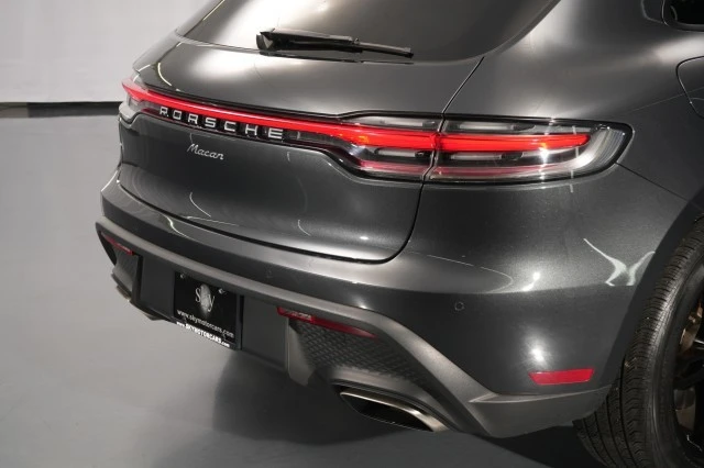 2022 Porsche Macan - Image 10 of 31