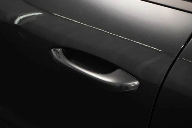 2022 Porsche Macan - Image 18 of 31