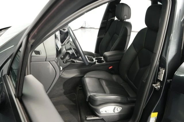 2022 Porsche Macan - Image 22 of 31