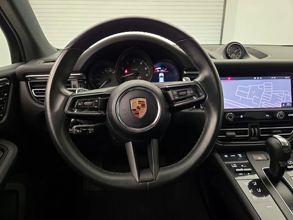2022 Porsche Macan - Image 11 of 25