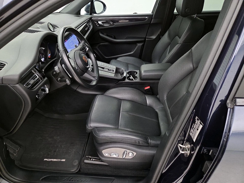 2022 Porsche Macan - Image 12 of 25