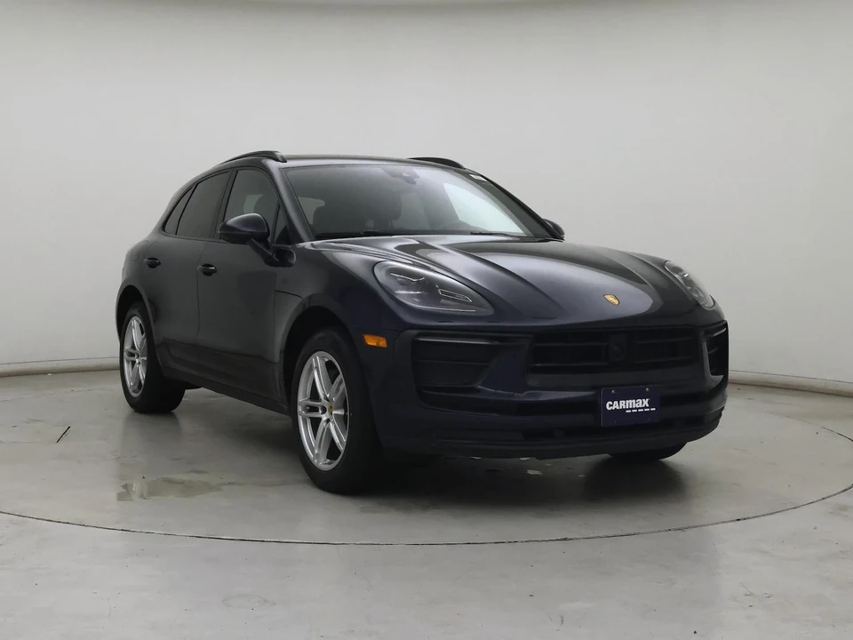 2022 Porsche Macan - Image 2 of 25