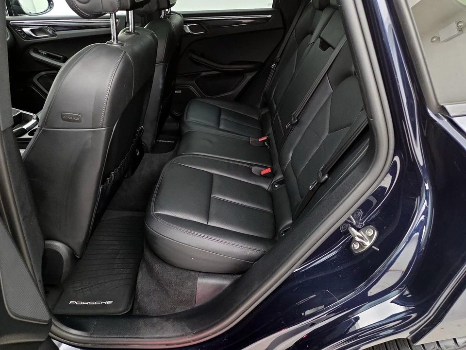 2022 Porsche Macan - Image 21 of 25