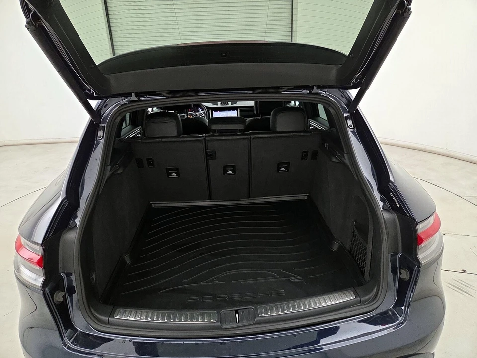 2022 Porsche Macan - Image 22 of 25