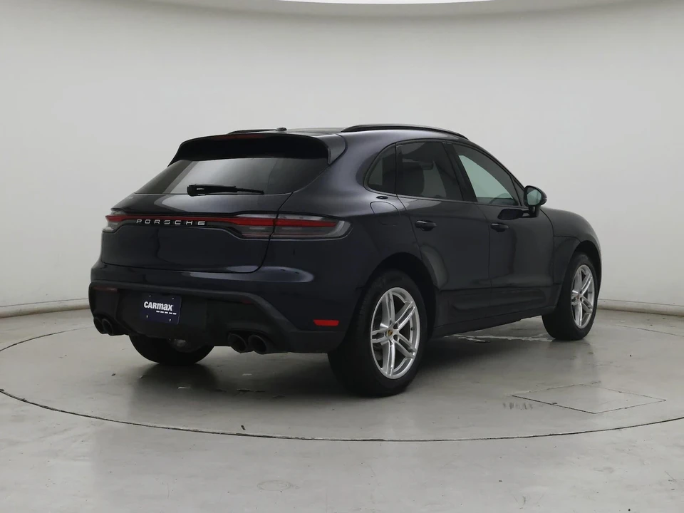 2022 Porsche Macan - Image 9 of 25