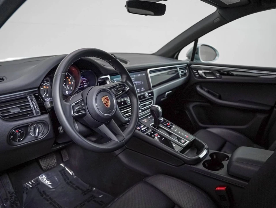 2022 Porsche Macan - Image 4 of 5