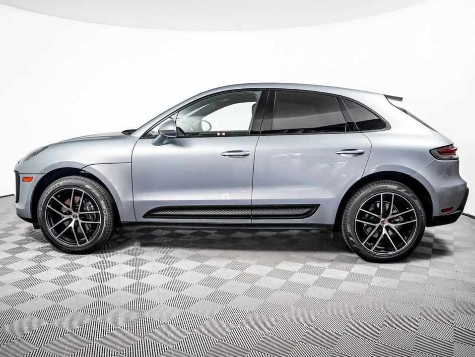2022 Porsche Macan - Image 2 of 5