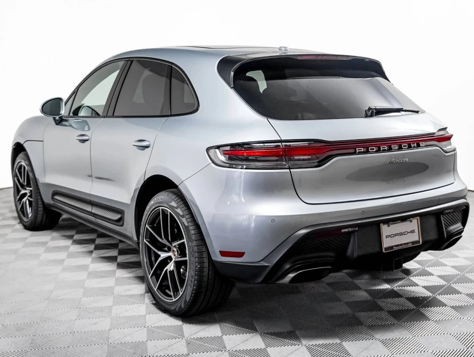2022 Porsche Macan - Image 3 of 5