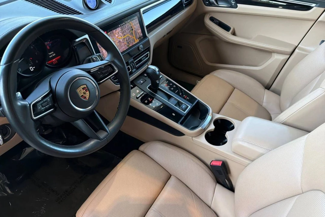 2022 Porsche Macan - Image 4 of 5