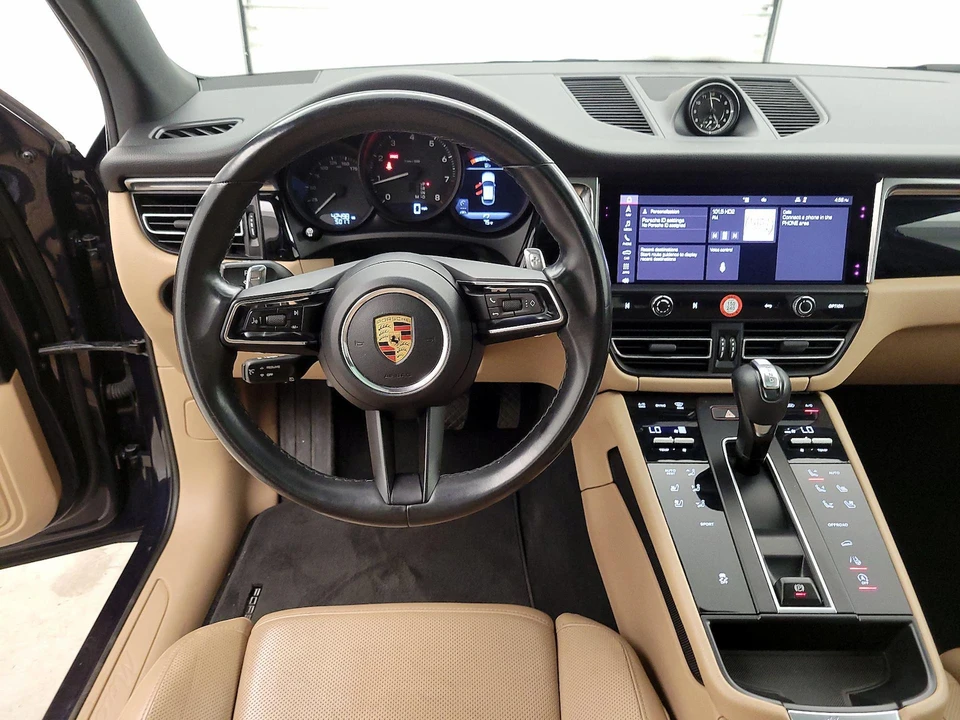 2022 Porsche Macan - Image 11 of 27