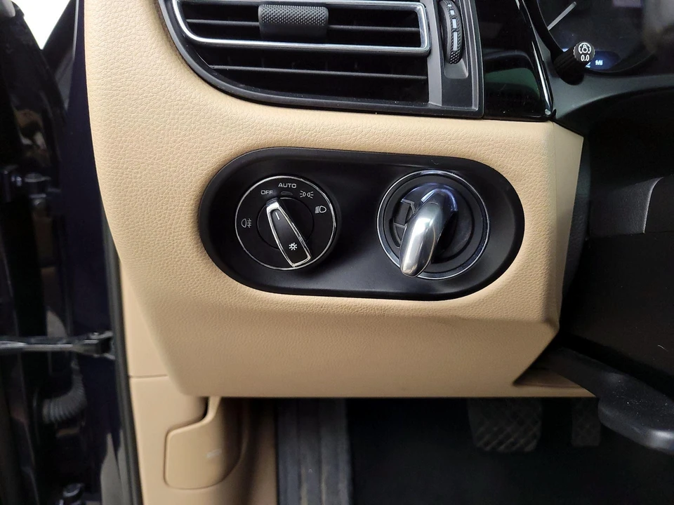 2022 Porsche Macan - Image 14 of 27