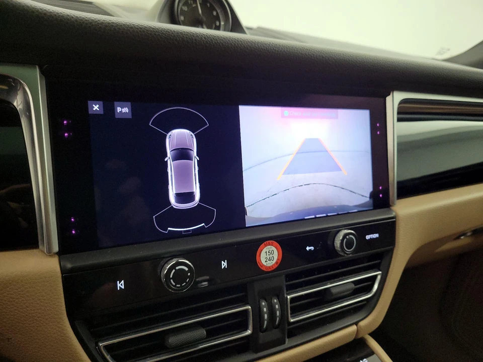 2022 Porsche Macan - Image 15 of 27