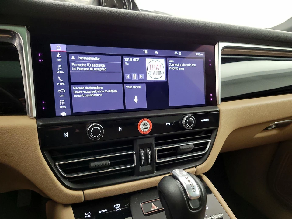 2022 Porsche Macan - Image 16 of 27