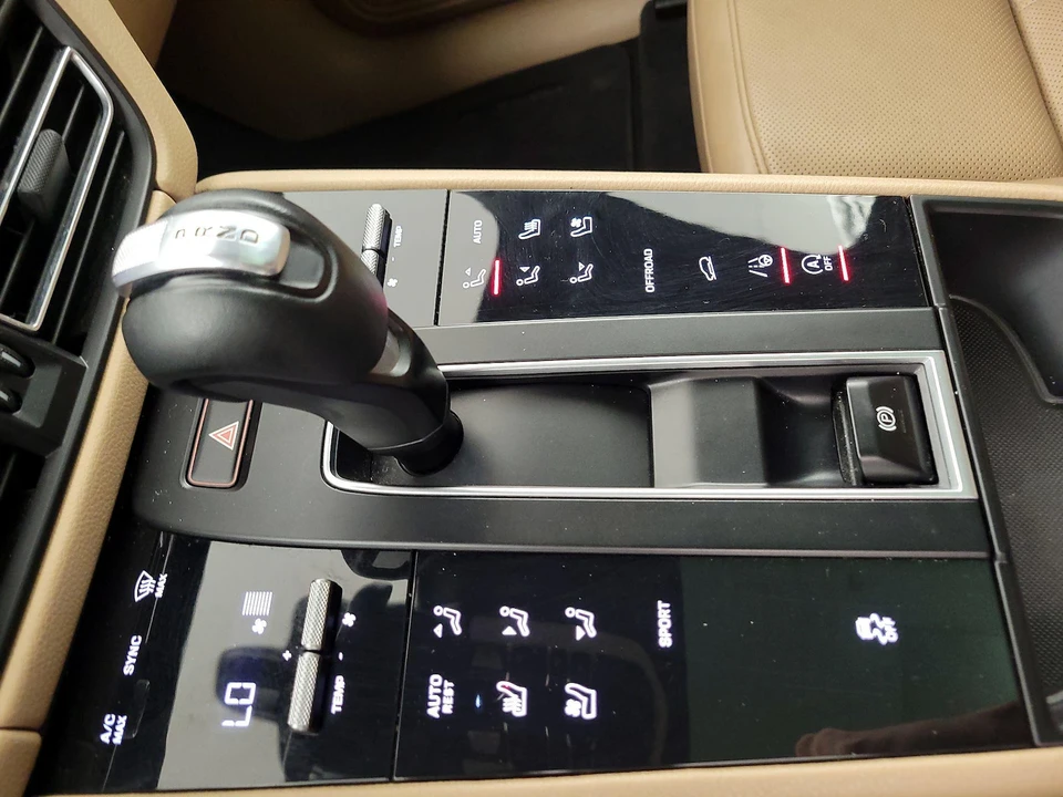 2022 Porsche Macan - Image 18 of 27