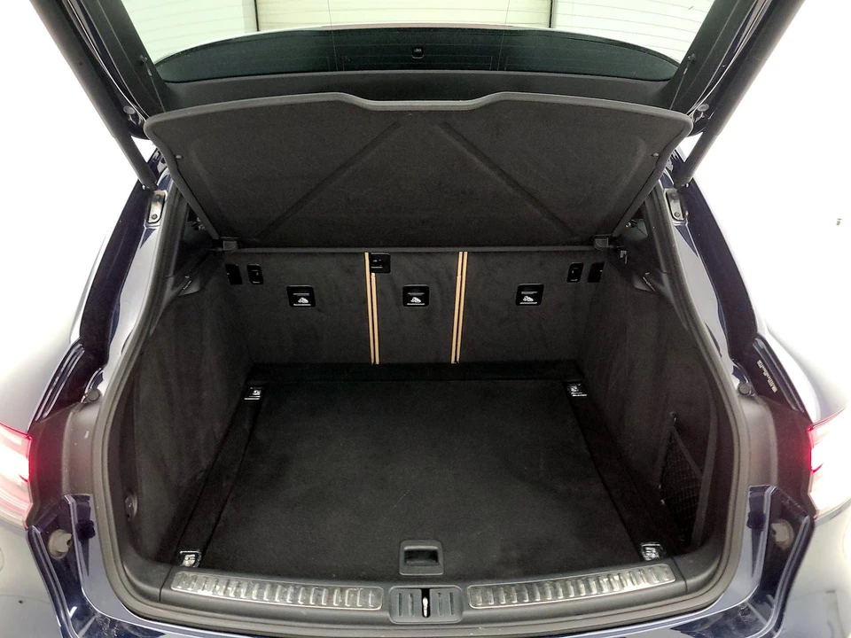 2022 Porsche Macan - Image 22 of 27