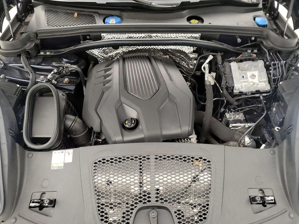 2022 Porsche Macan - Image 23 of 27