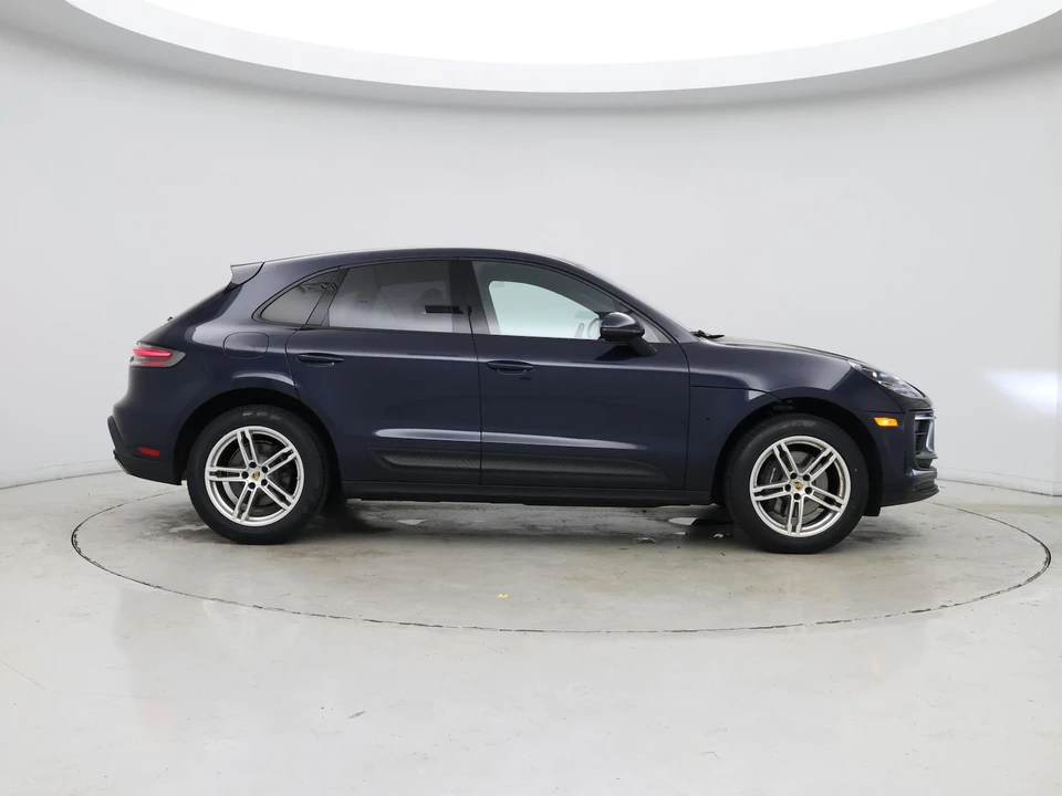 2022 Porsche Macan - Image 8 of 27