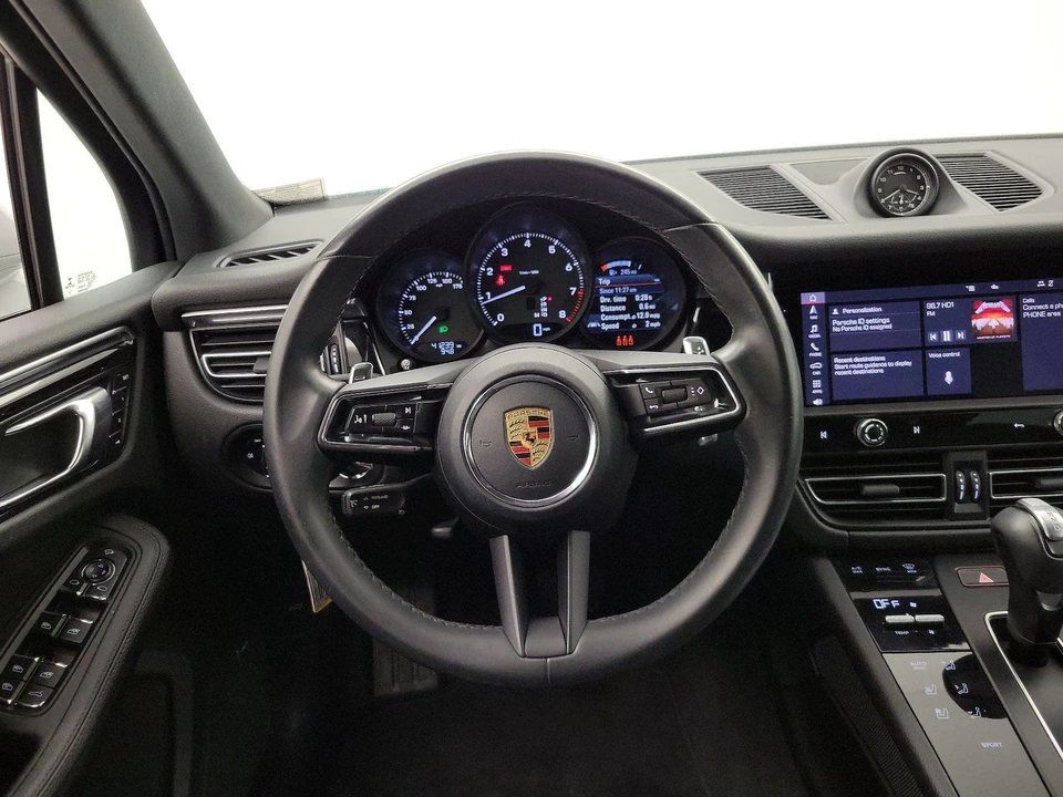 2022 Porsche Macan - Image 11 of 29