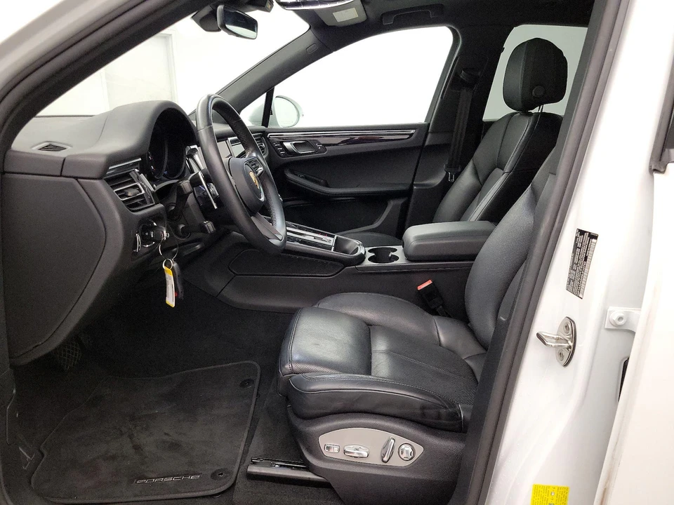 2022 Porsche Macan - Image 12 of 29
