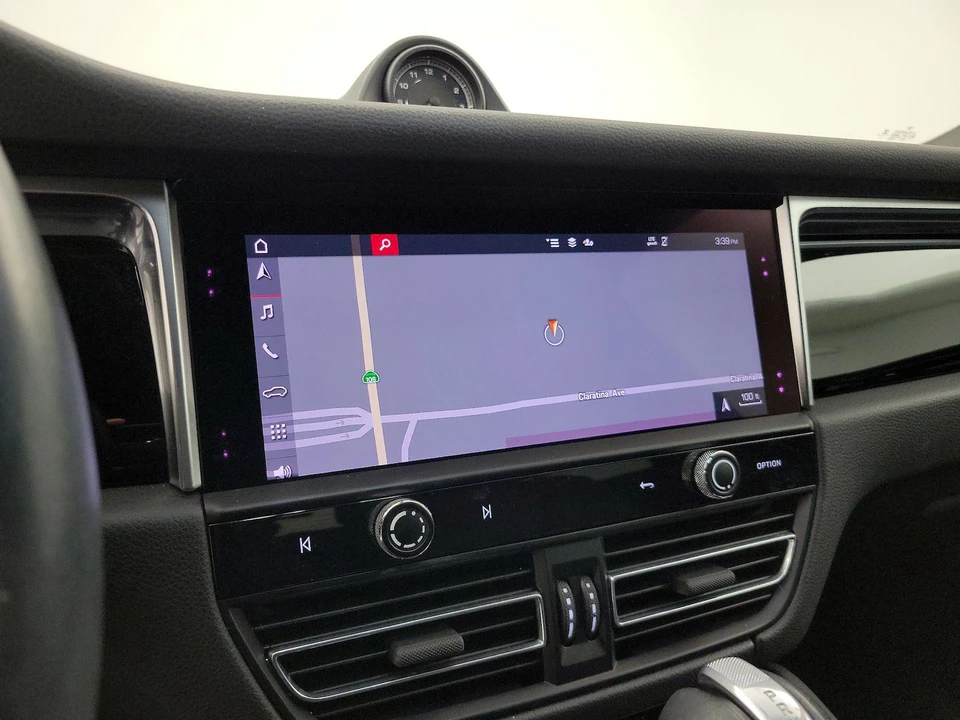 2022 Porsche Macan - Image 15 of 29