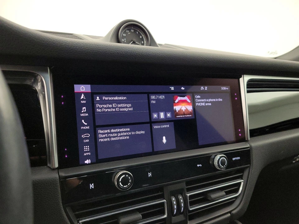 2022 Porsche Macan - Image 17 of 29