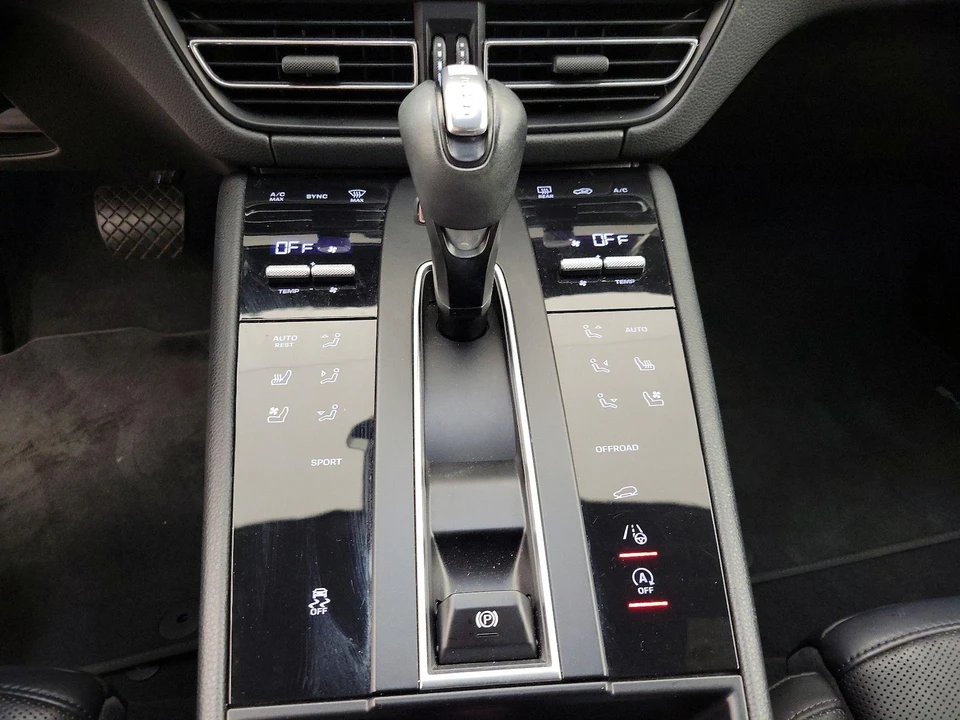2022 Porsche Macan - Image 19 of 29