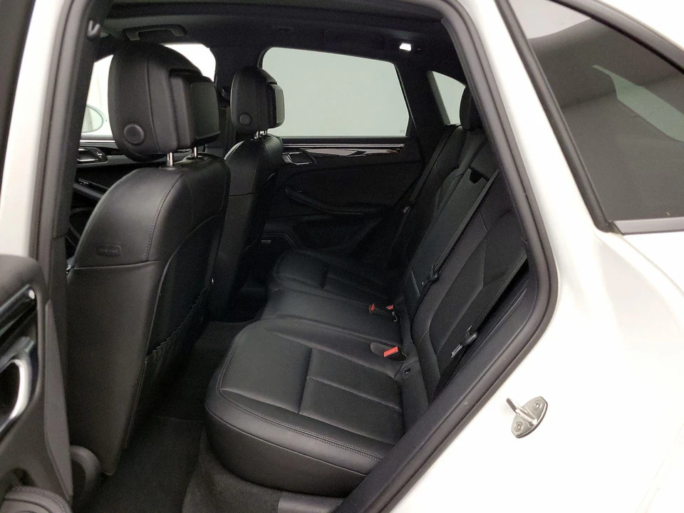 2022 Porsche Macan - Image 22 of 29