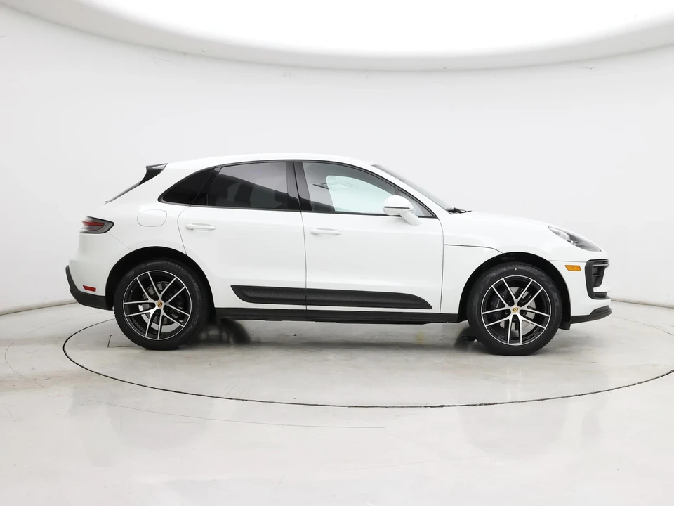 2022 Porsche Macan - Image 8 of 29